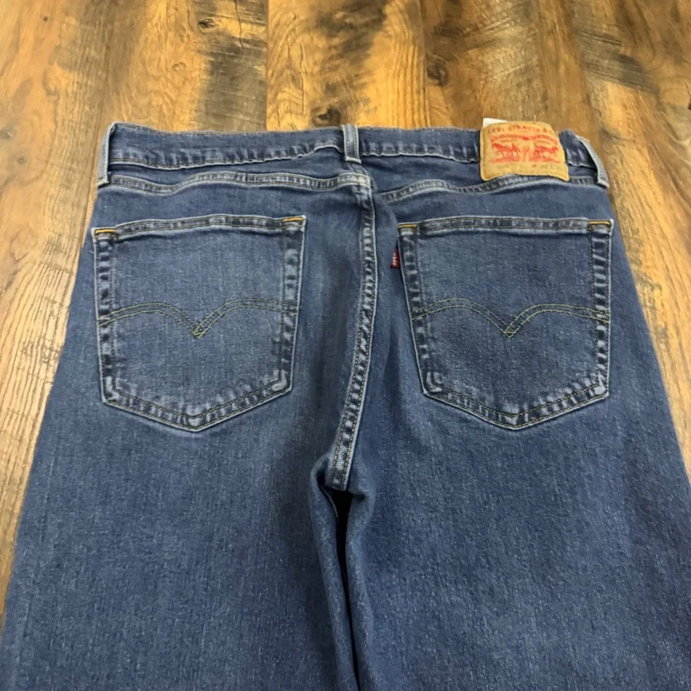Levis 505 Regular Straight Fit Mens 36x30 Blue Medium Wash Vintage Style Denim - Picture 6 of 6